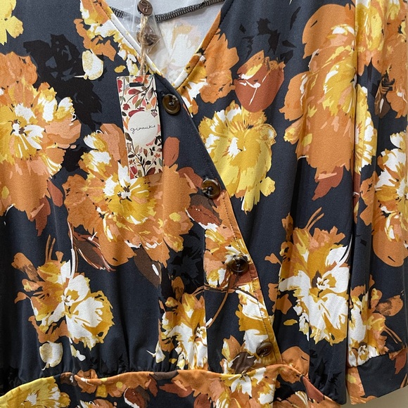 Gimmick Brand - Floral Top - Picture 4 of 5